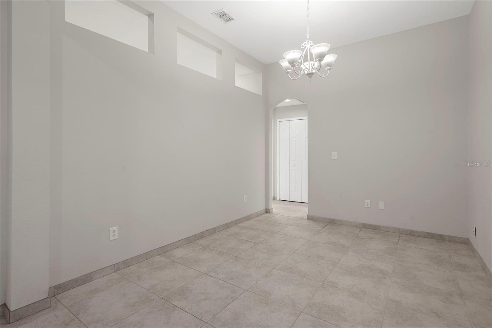 Formal dining room without virtual staging