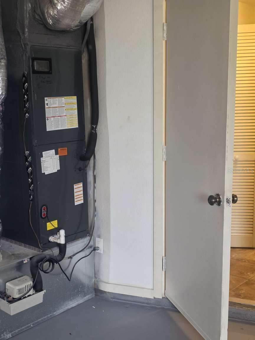 TB8529156