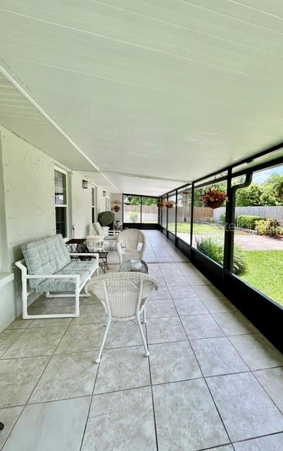 10 x 50 Screen Lanai