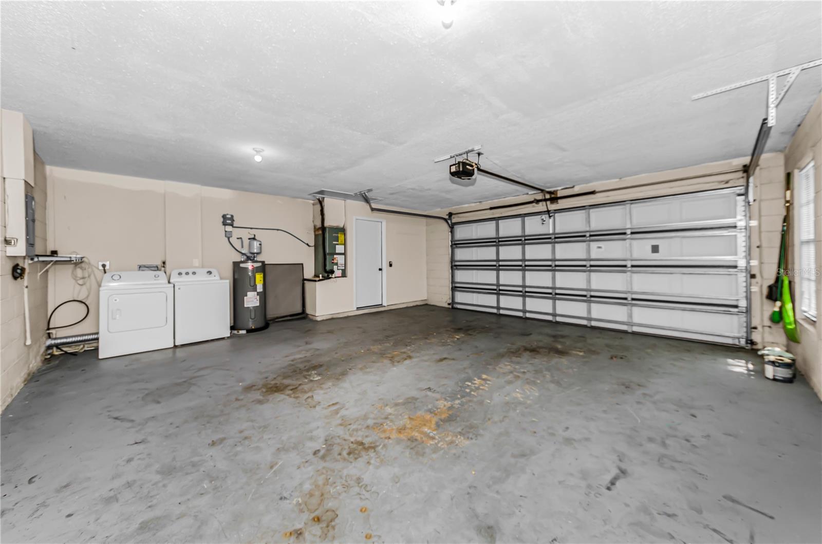 washer and dryer included