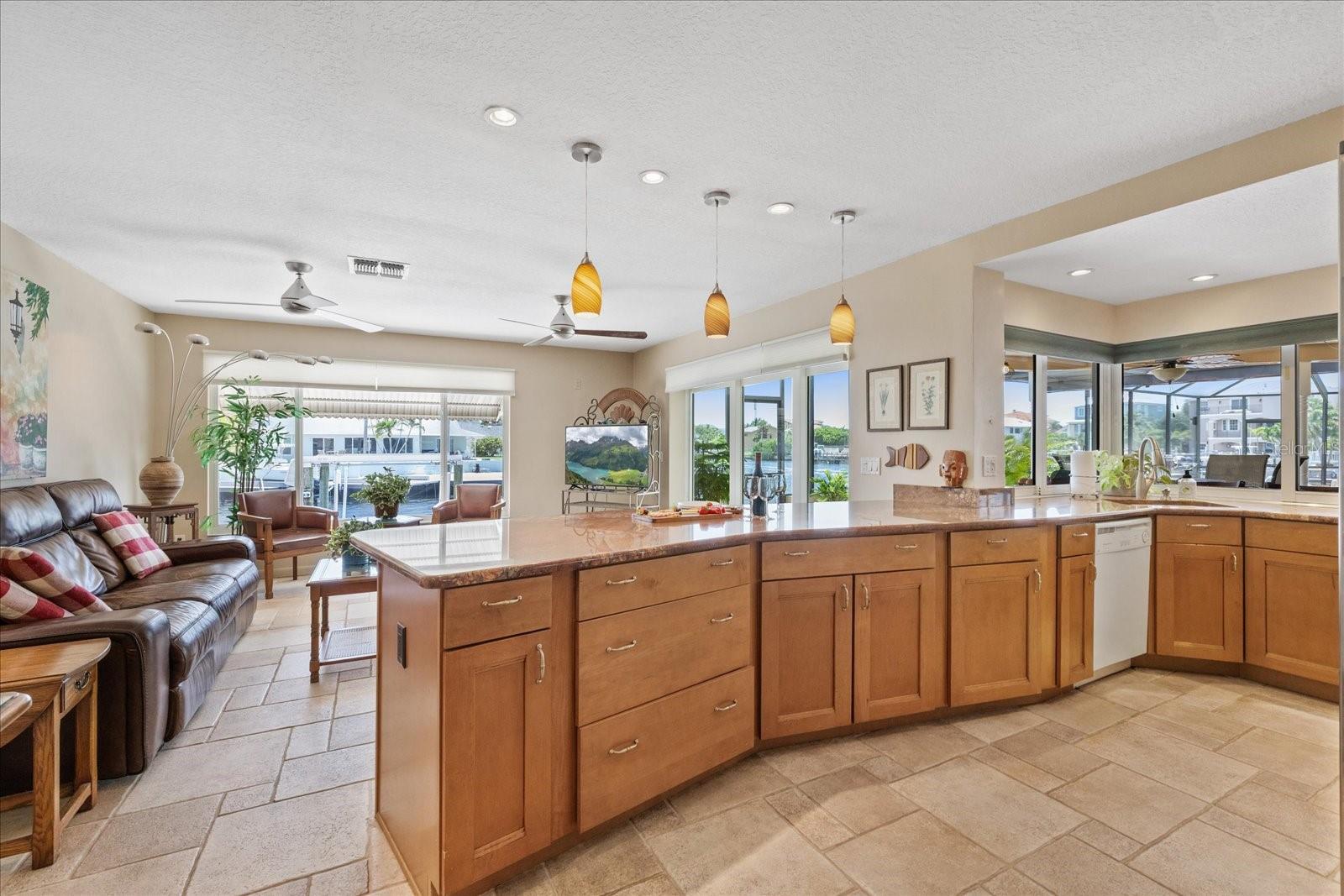 Kitchen / breakfast bar
