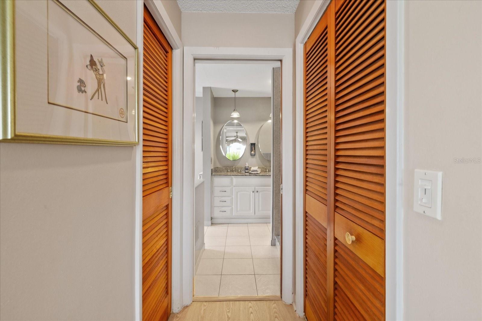 Primary suites dual closets (1 walk in)