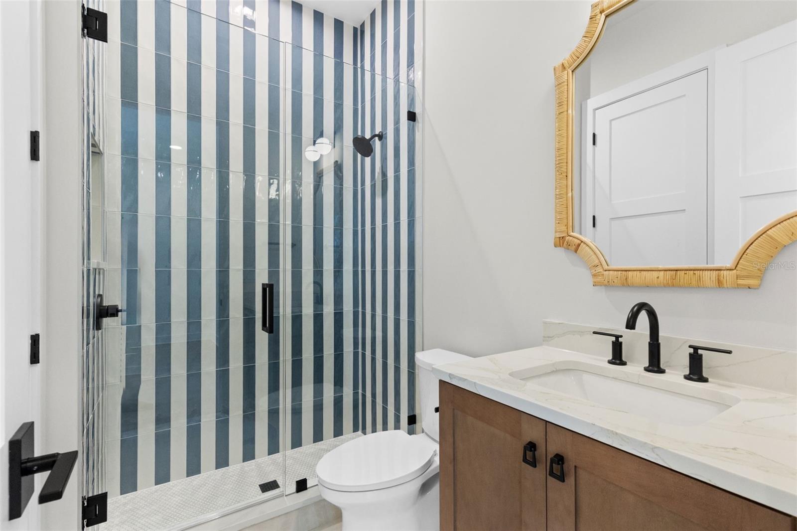 TB8529293