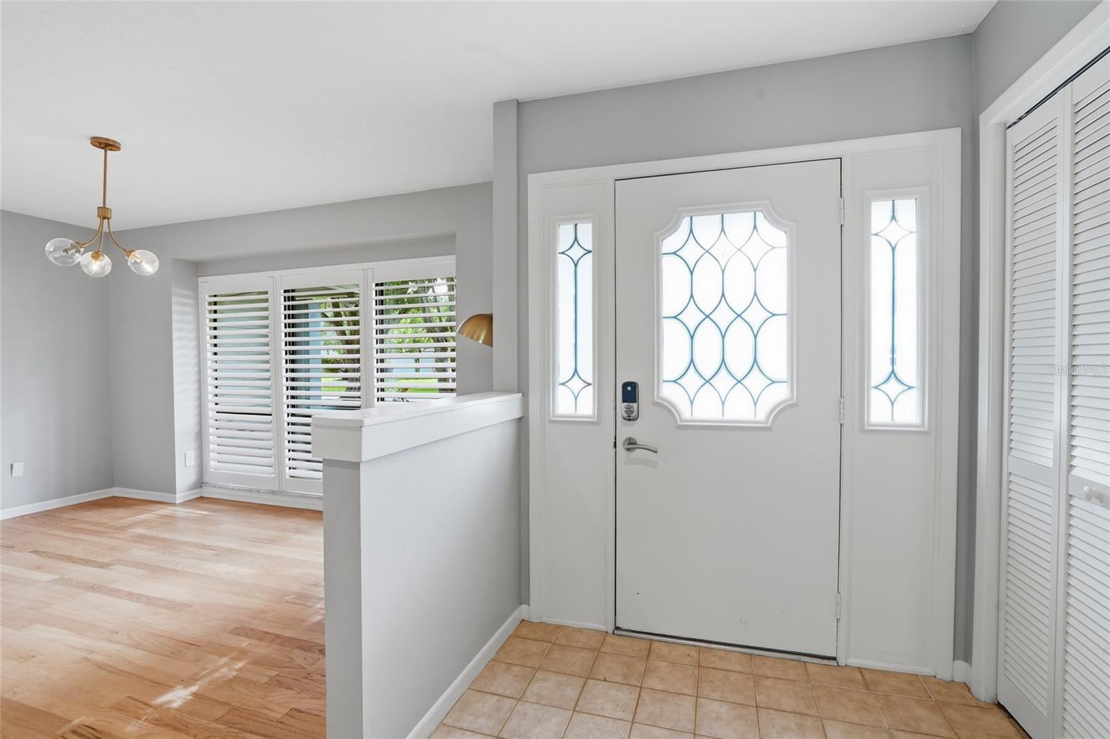 Foyer & Dining