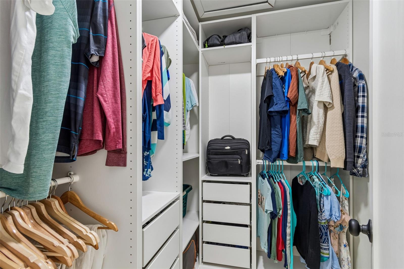 Master Walkin closet