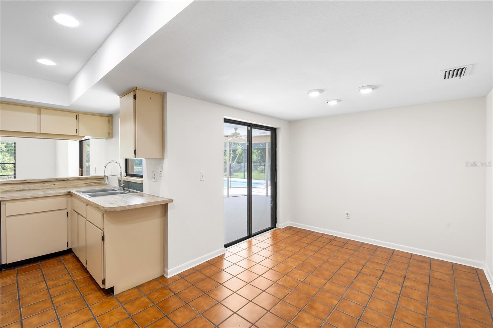 Kitchen Dining Area