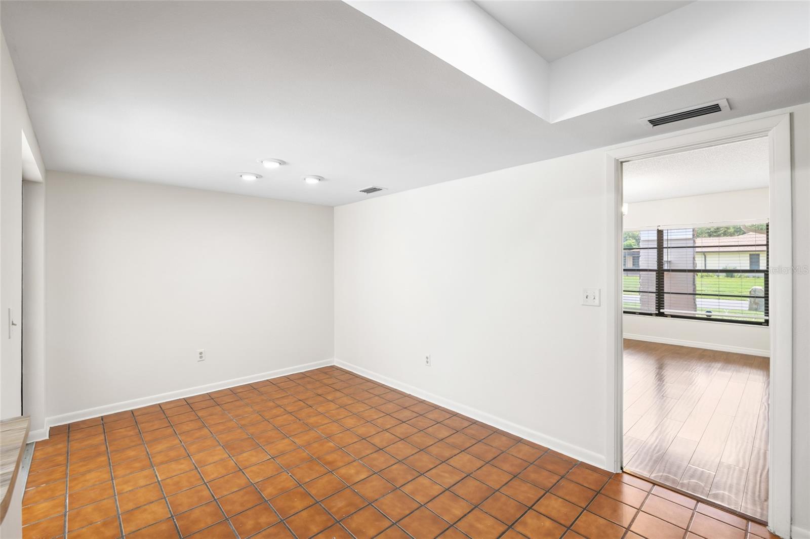 Kitchen Dining Area