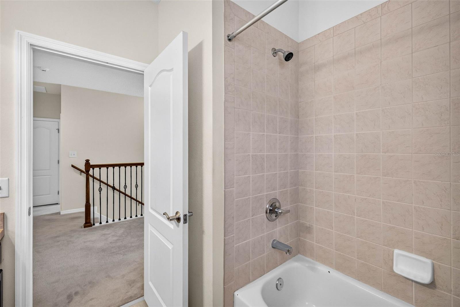Secondary bathroom with tub/shower combination