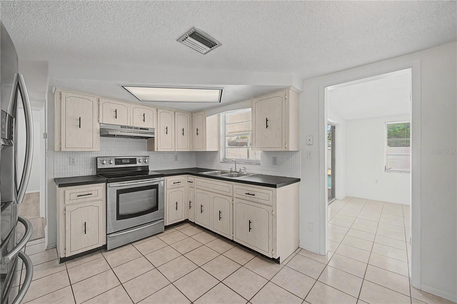 Kitchen - 9830 Rainbow Lane