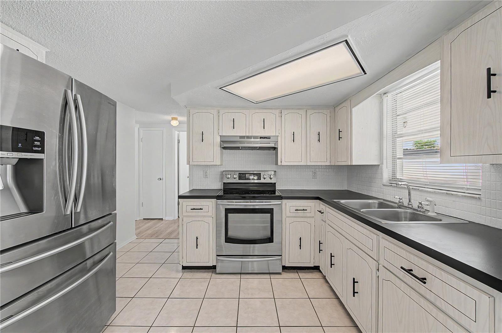 Kitchen - 9830 Rainbow Lane
