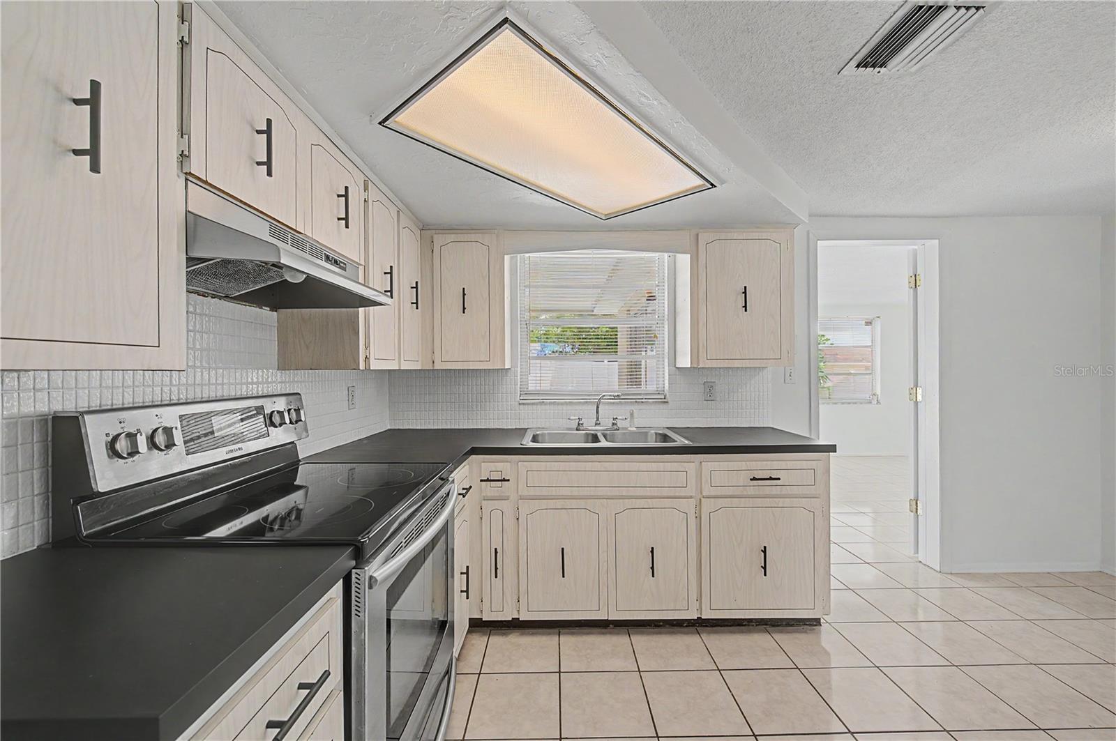Kitchen - 9830 Rainbow Lane