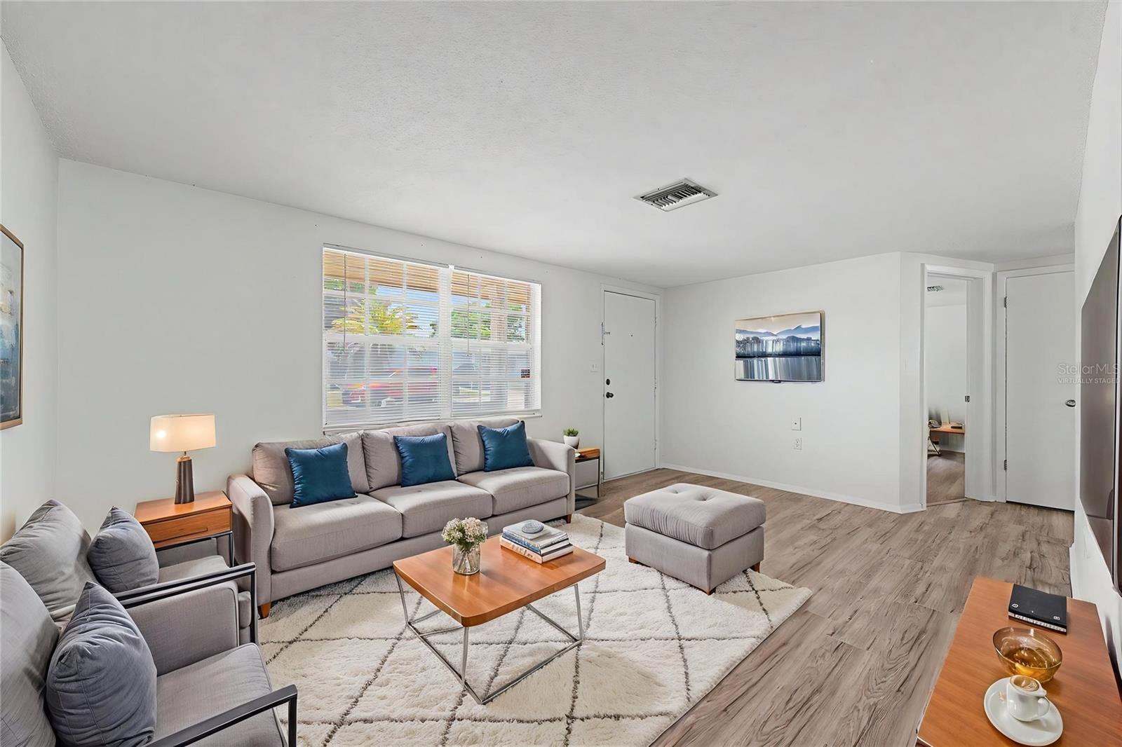 Family Room - This photo has been virtually staged