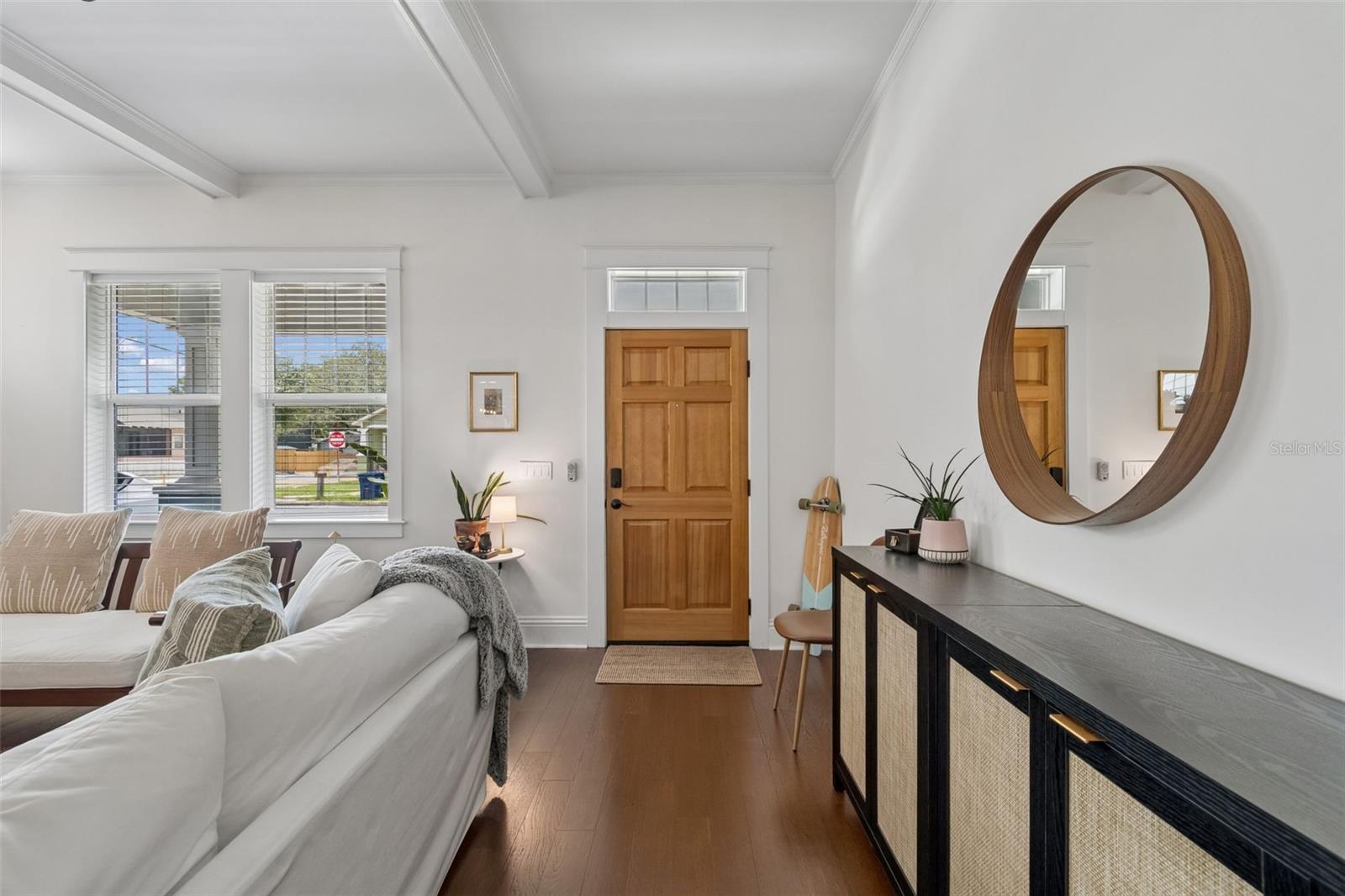Entry - 212 W Hilda St