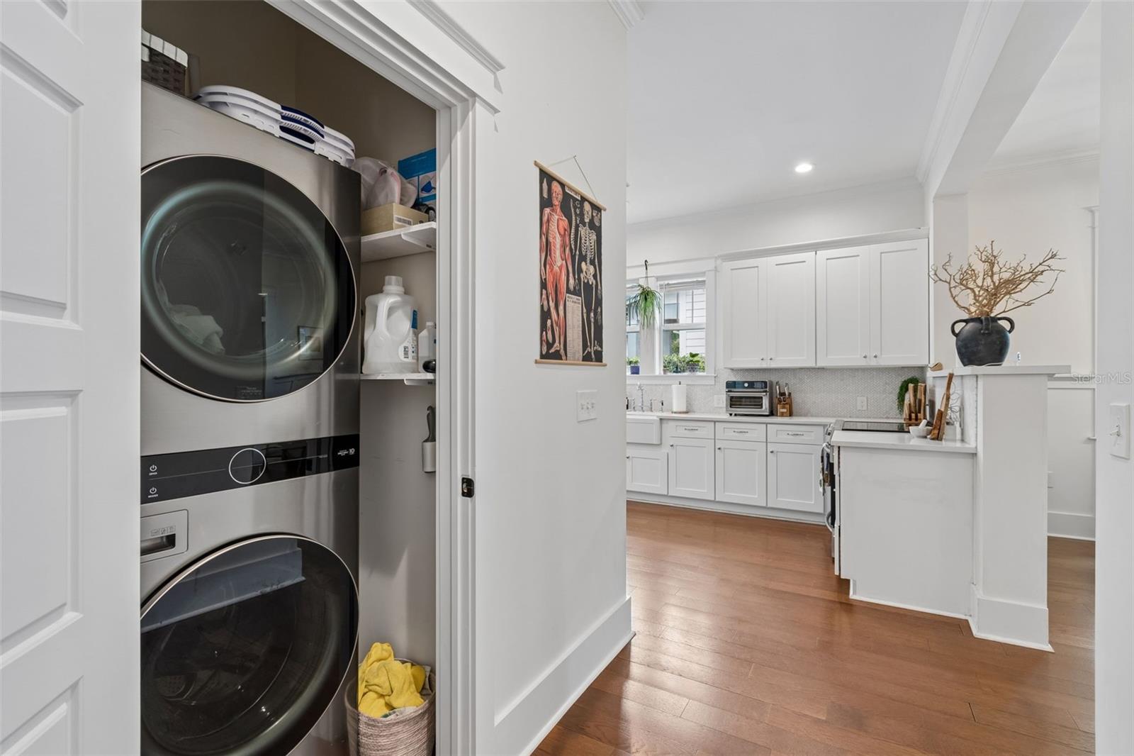 Inside Laundry - 212 W Hilda St