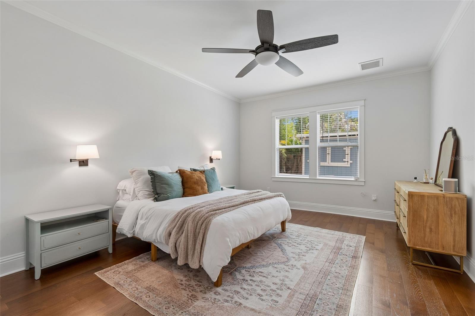 Primary Bedroom - 212 W Hilda St