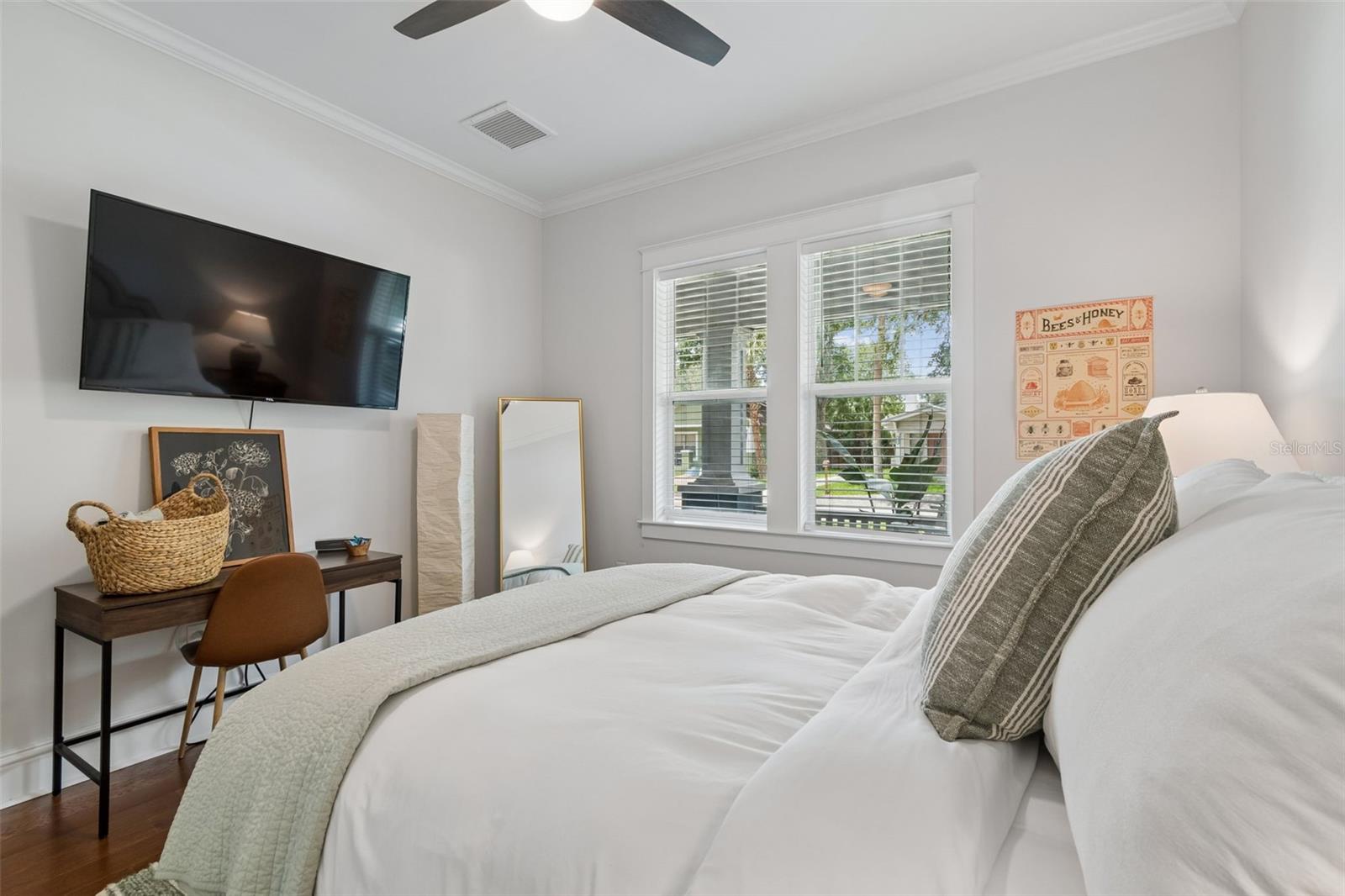 Guest Room 1 - 212 W Hilda St