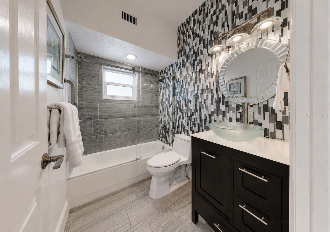 Guest bedroom bath