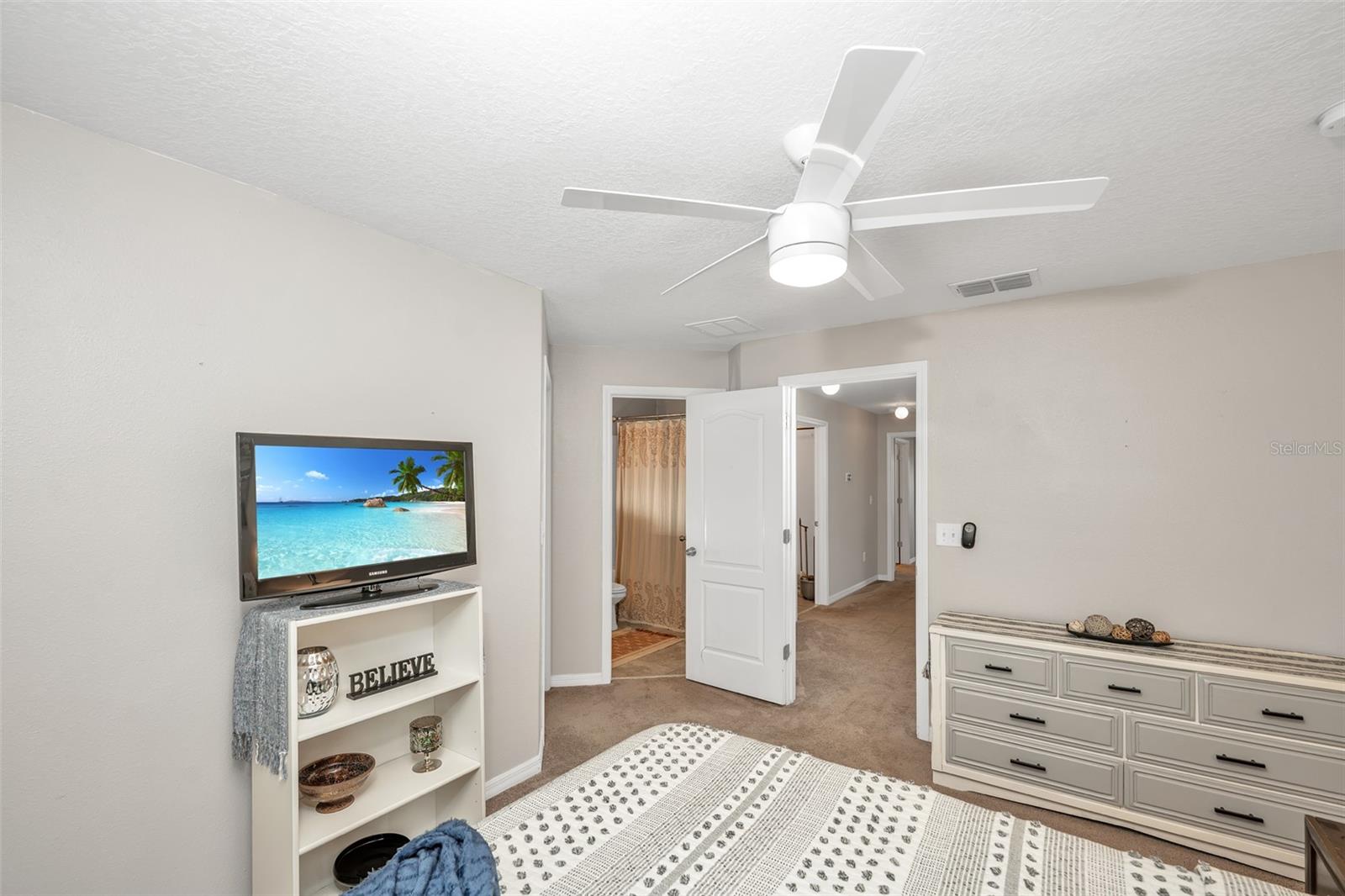 2nd bedroom with en-suite