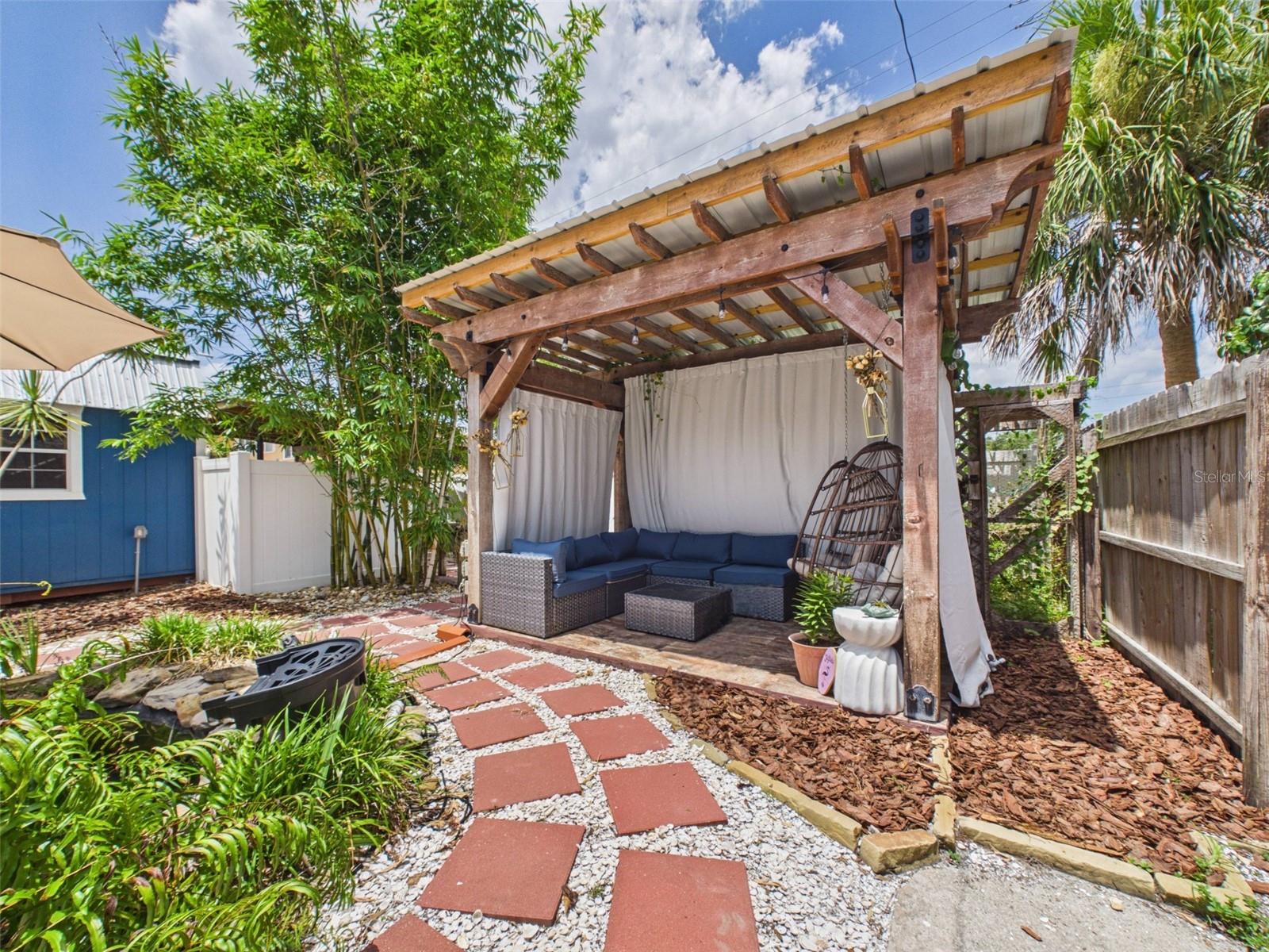 Pergola built to enjoy the outdoor peacefulness