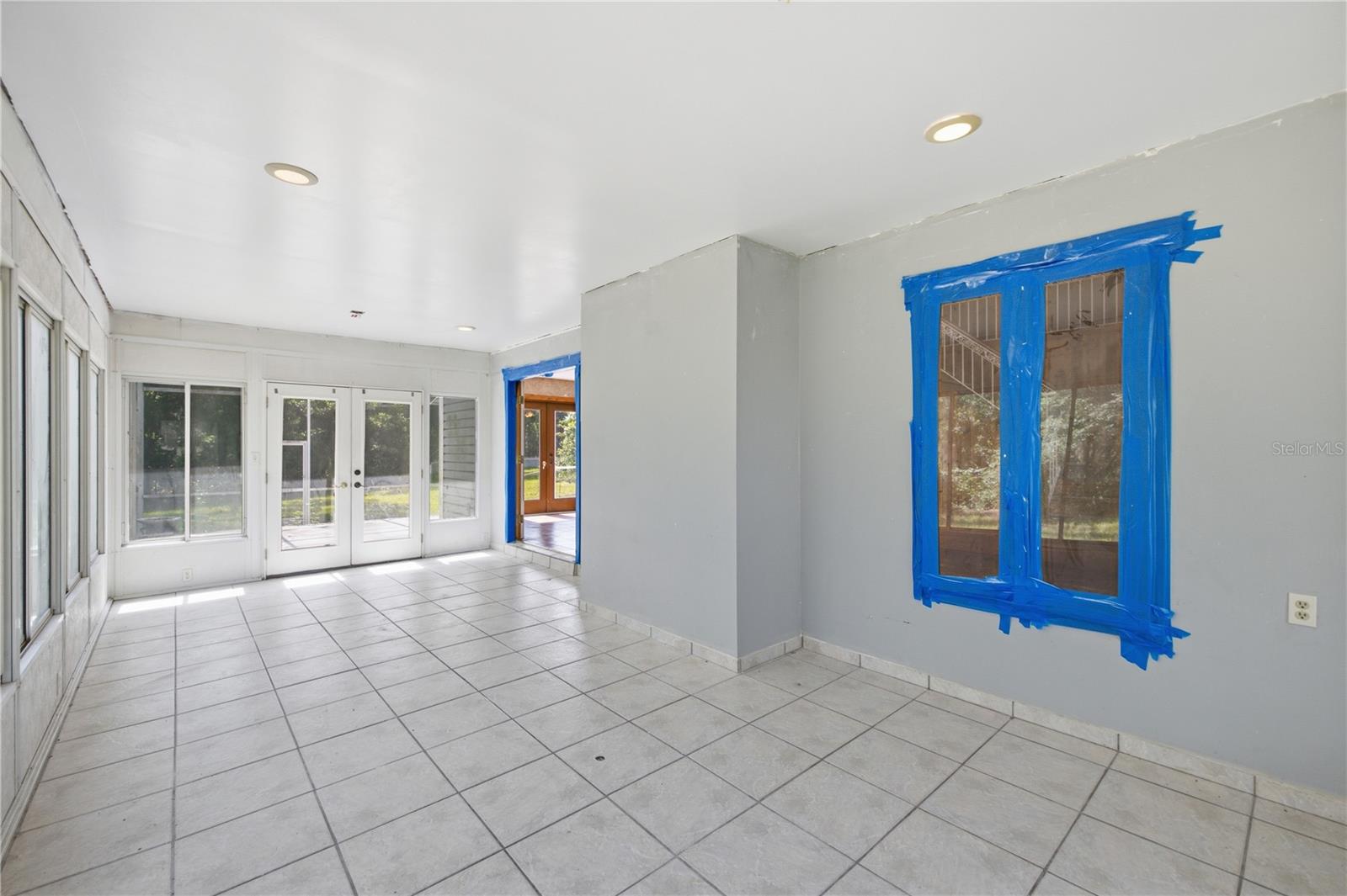 Florida room on left-side of home