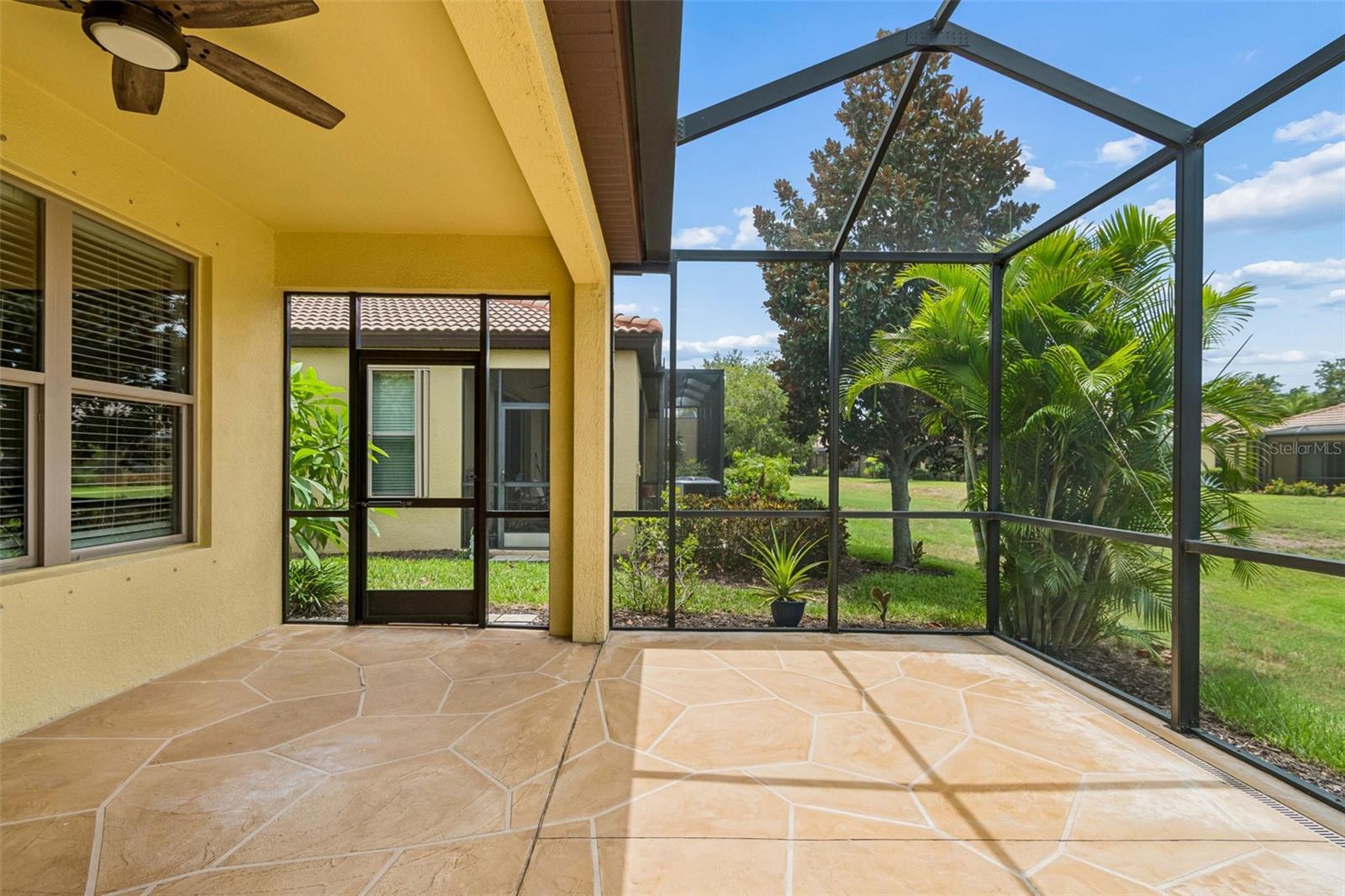 EXTENDED SCREEN LANAI