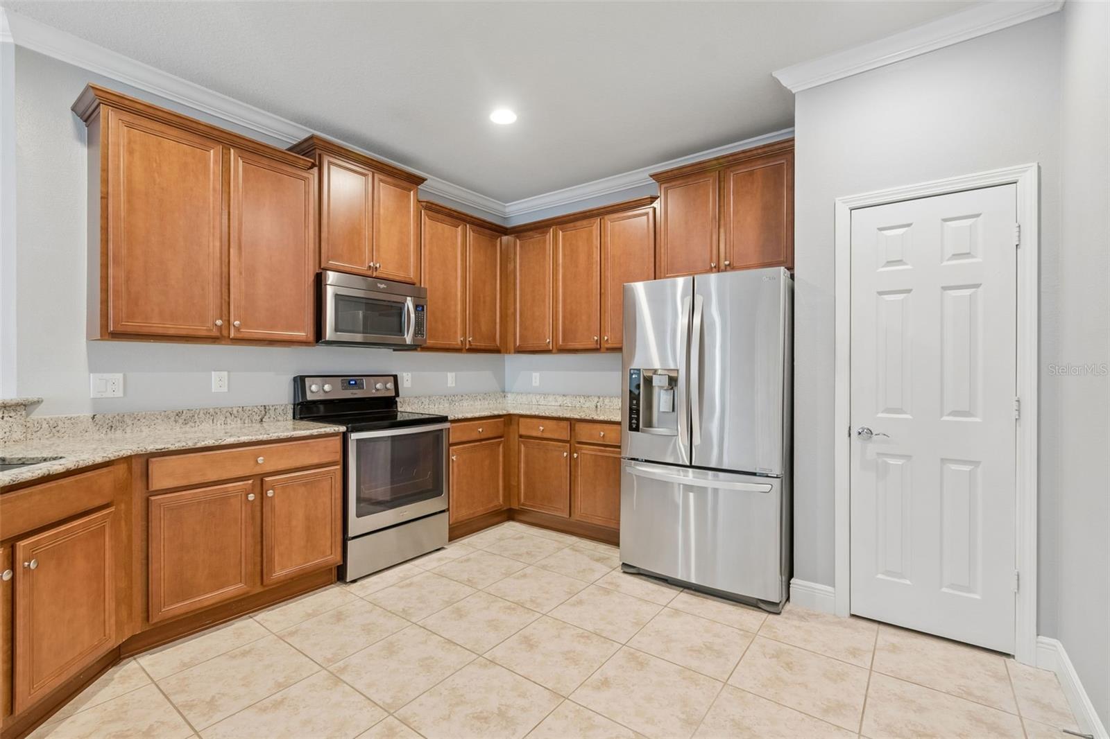 STAINLESS STEEL APPLIANCES AND CLOSET PANTRY