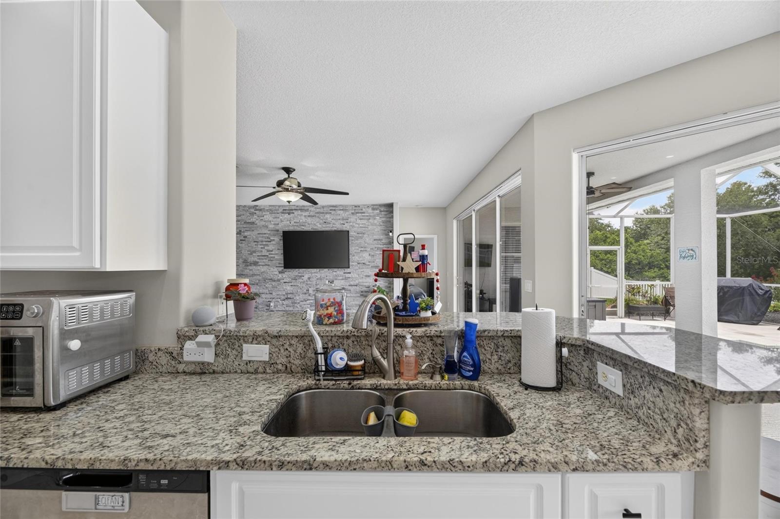 TB8529585