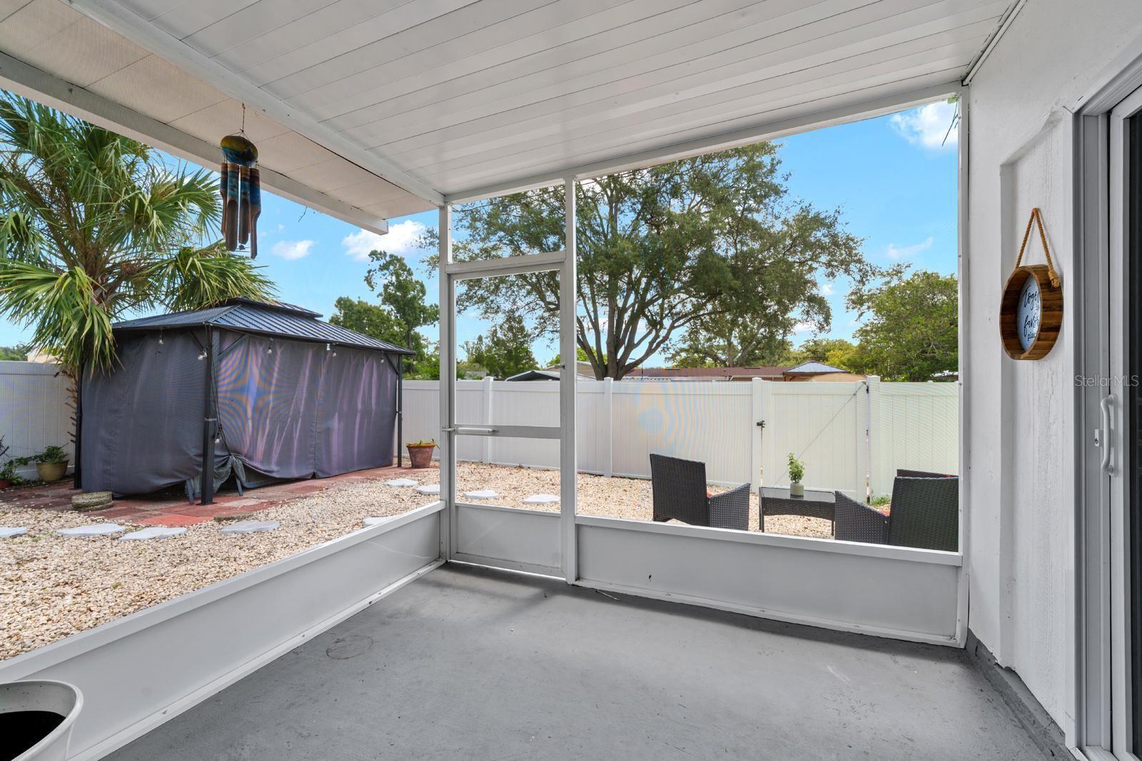 TB8529587
