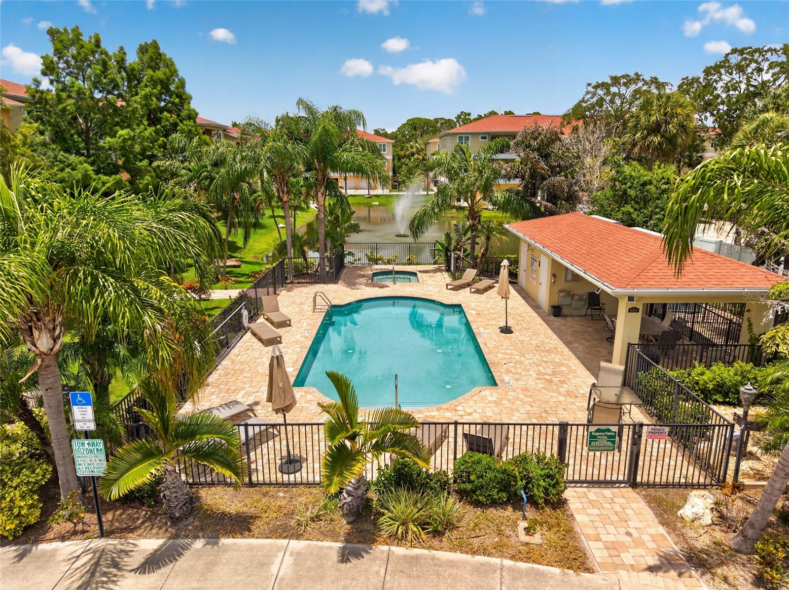 TB8529589