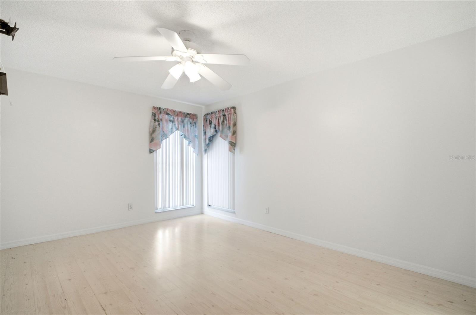 Big enough for a king & additional furniture~