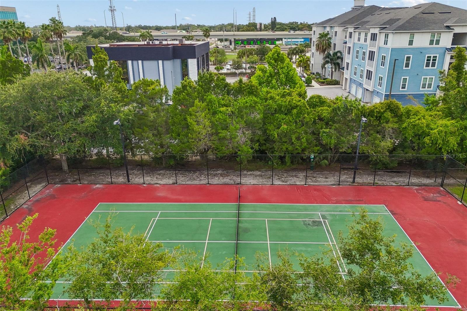 TB8529618