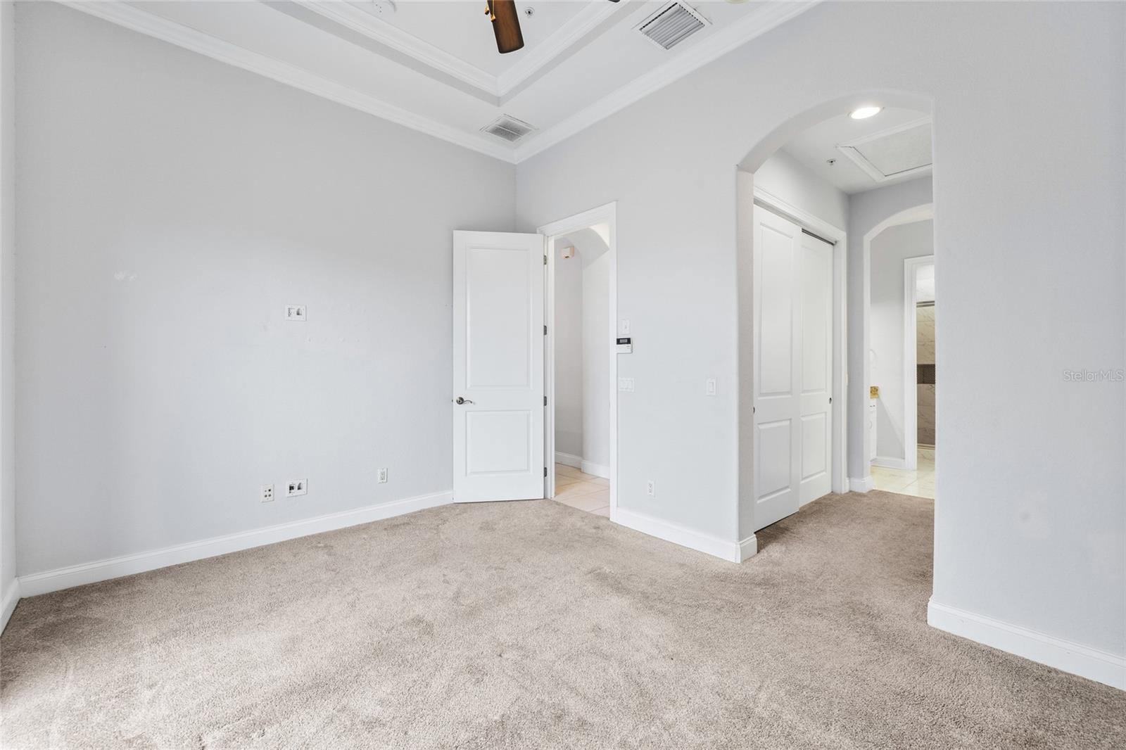 TB8529650