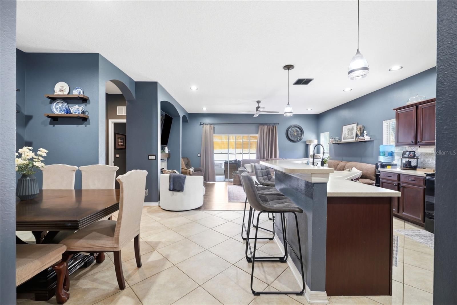 Living room, kitchen and dining areas!