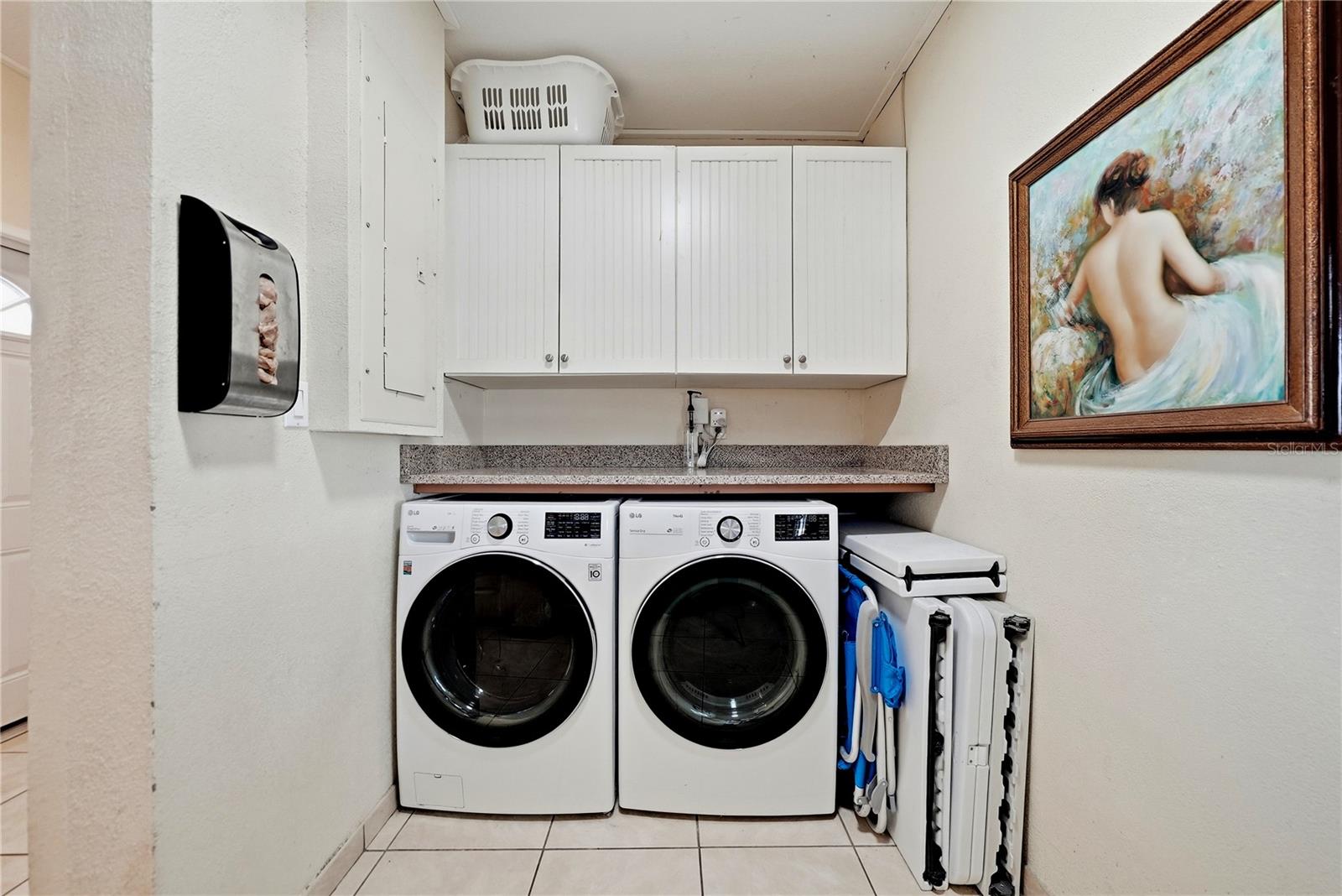 TB8529684