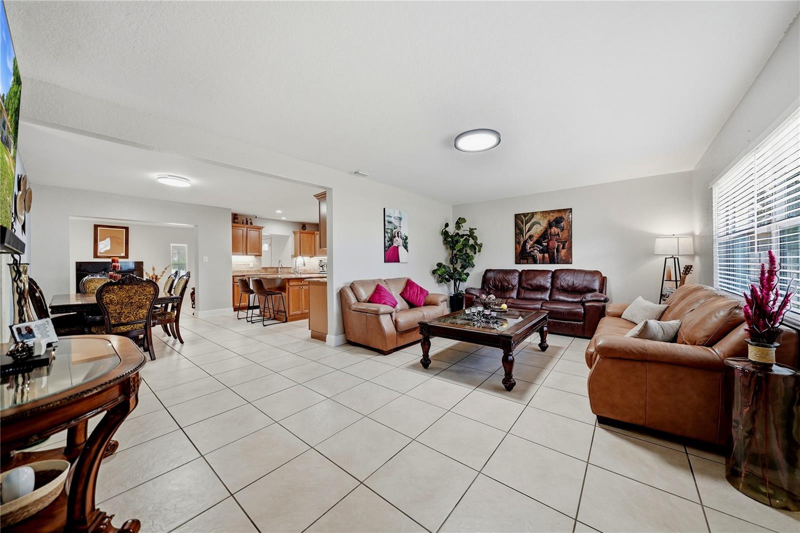 TB8529684