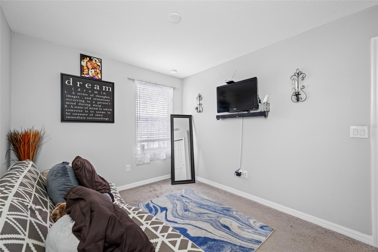 2nd bedroom