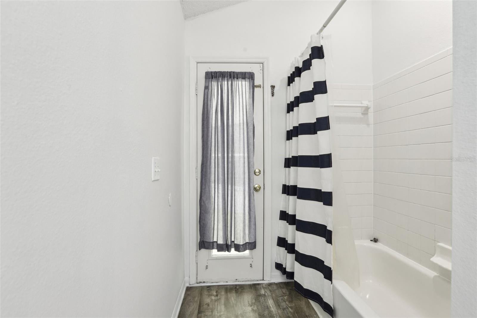 TB8529723