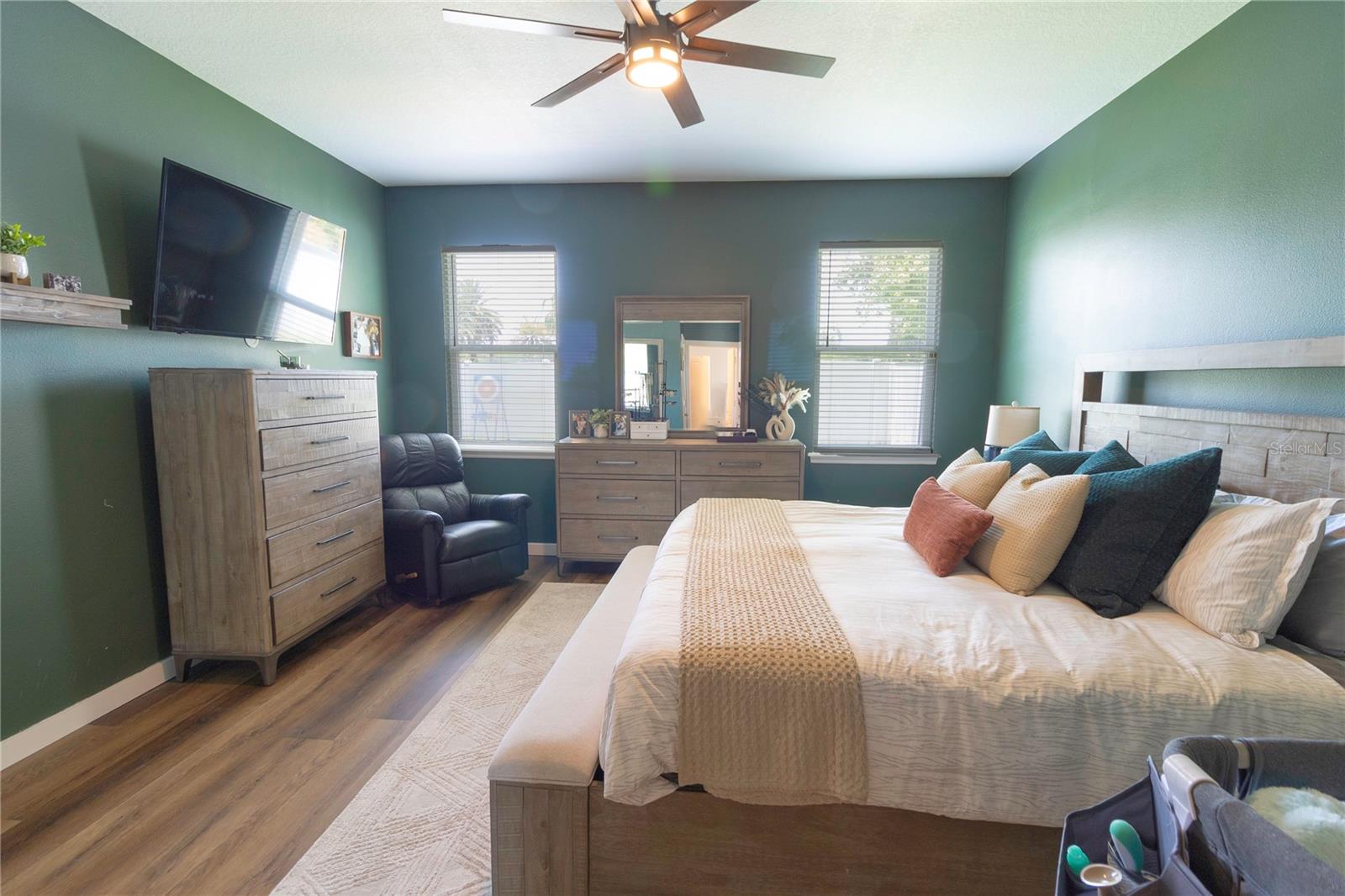TB8529766