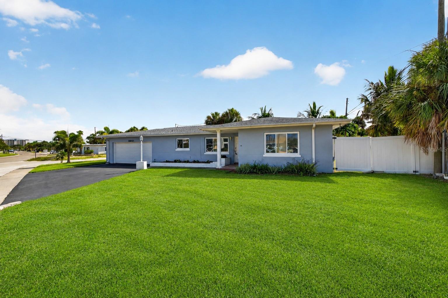 virtually green grass