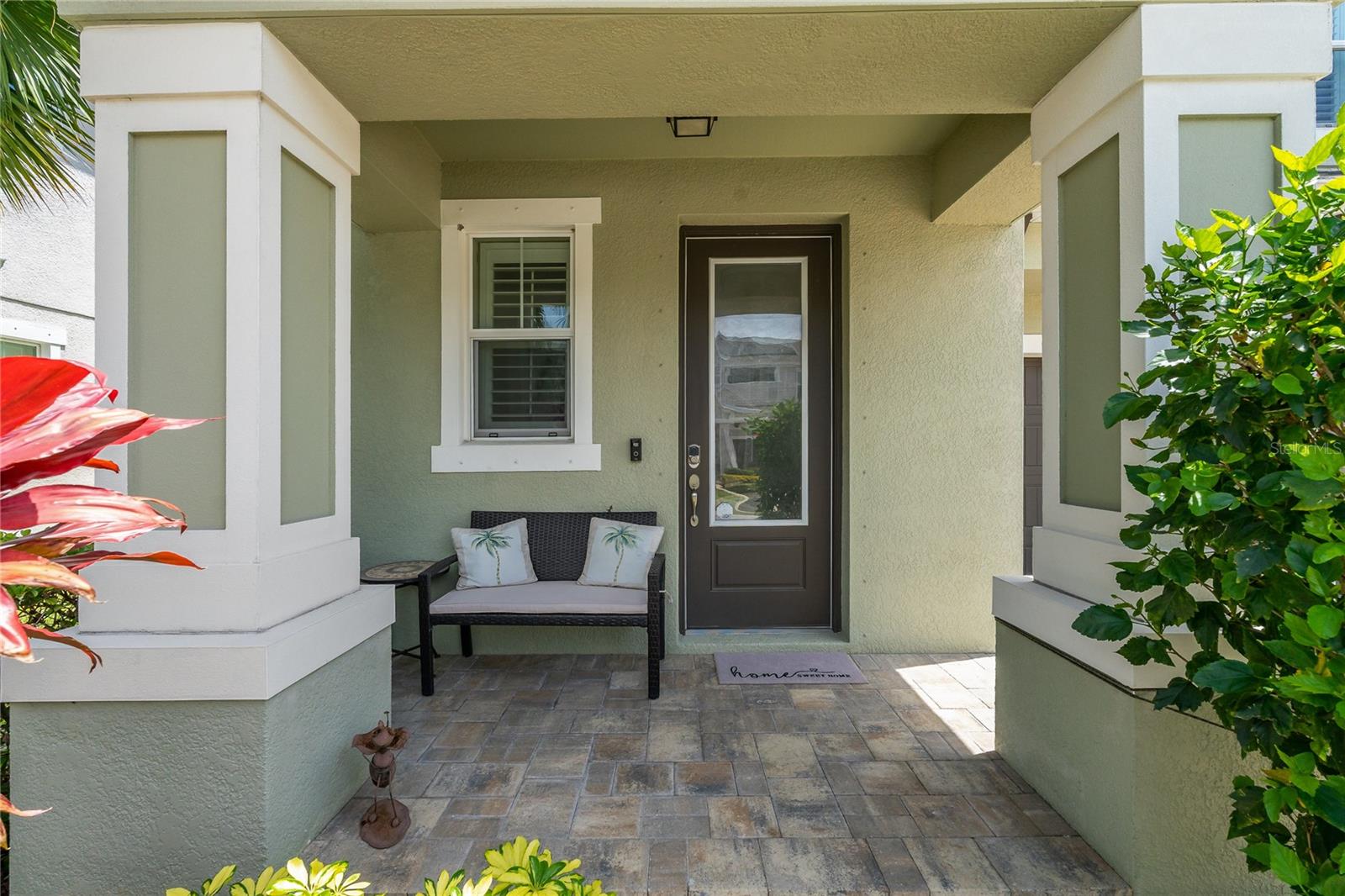 Covered Front Patio!