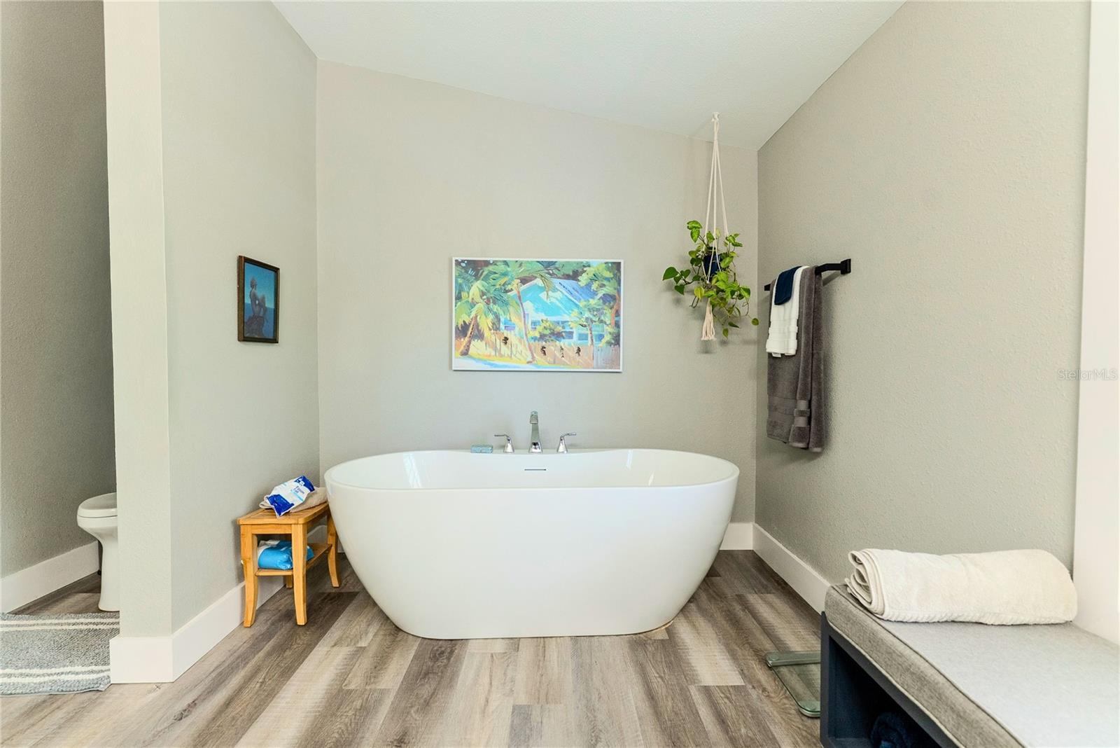 Primary Bathroom - Tub