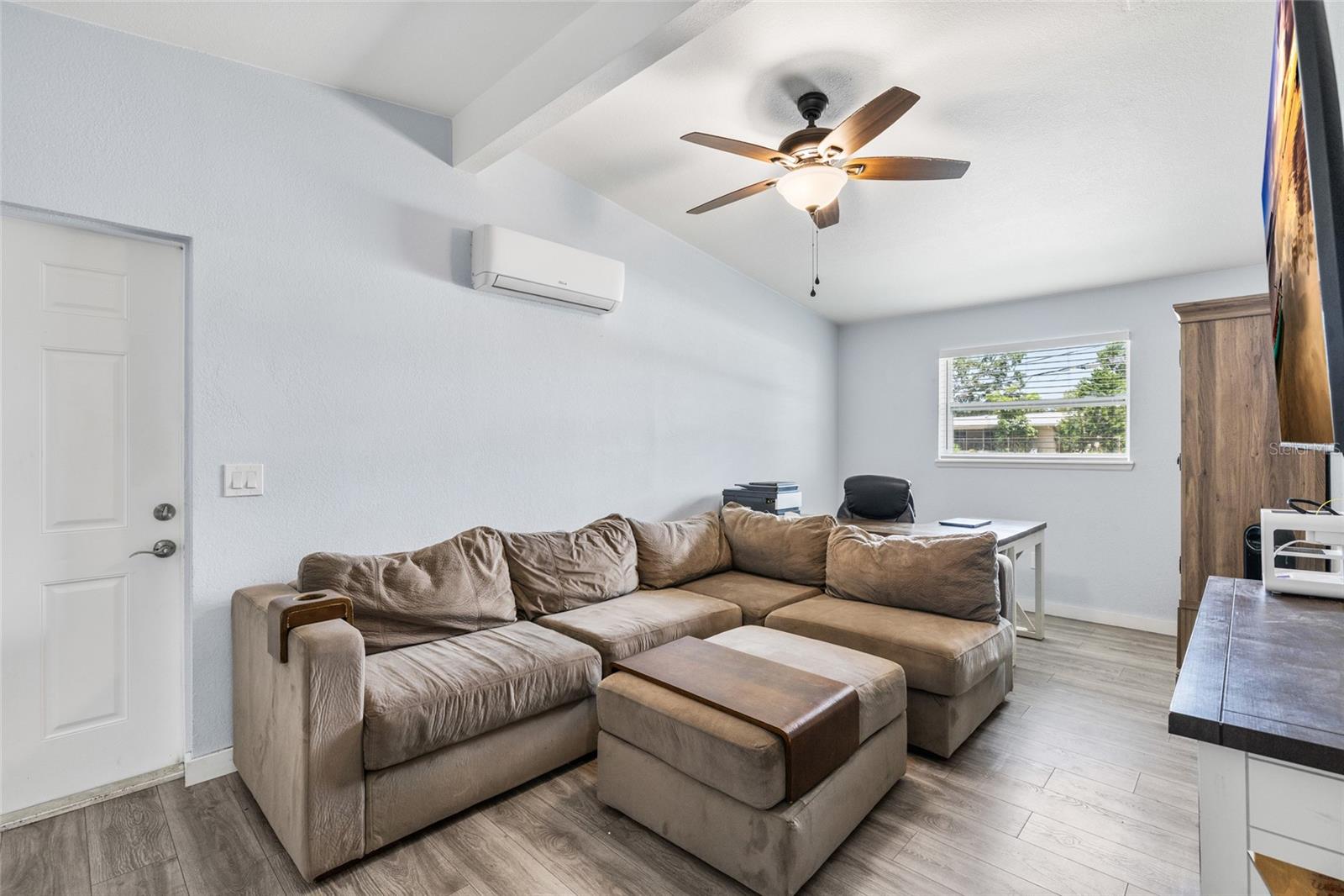 Bonus room (Office)