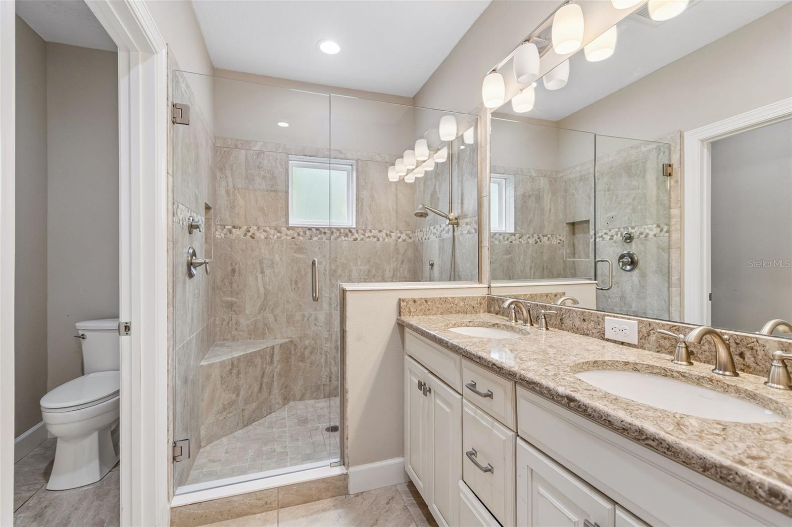 Primary En-Suite Bath