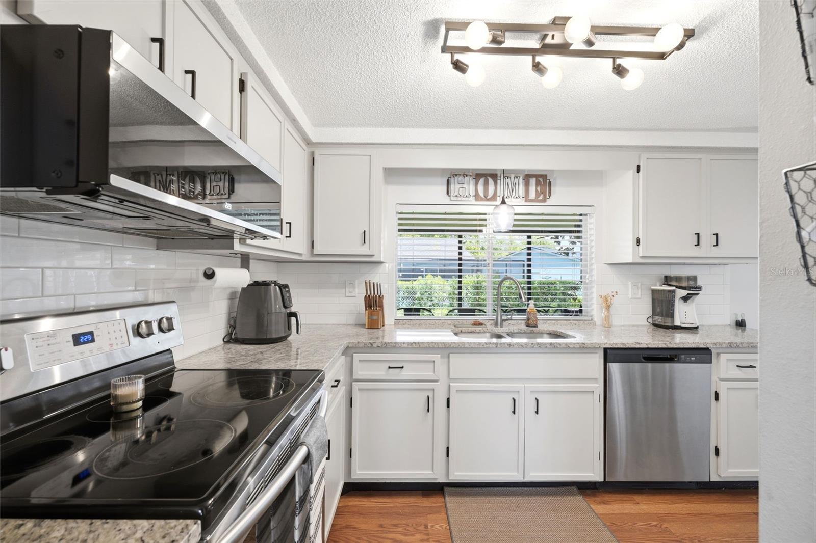 stainless steel kitchen appliances