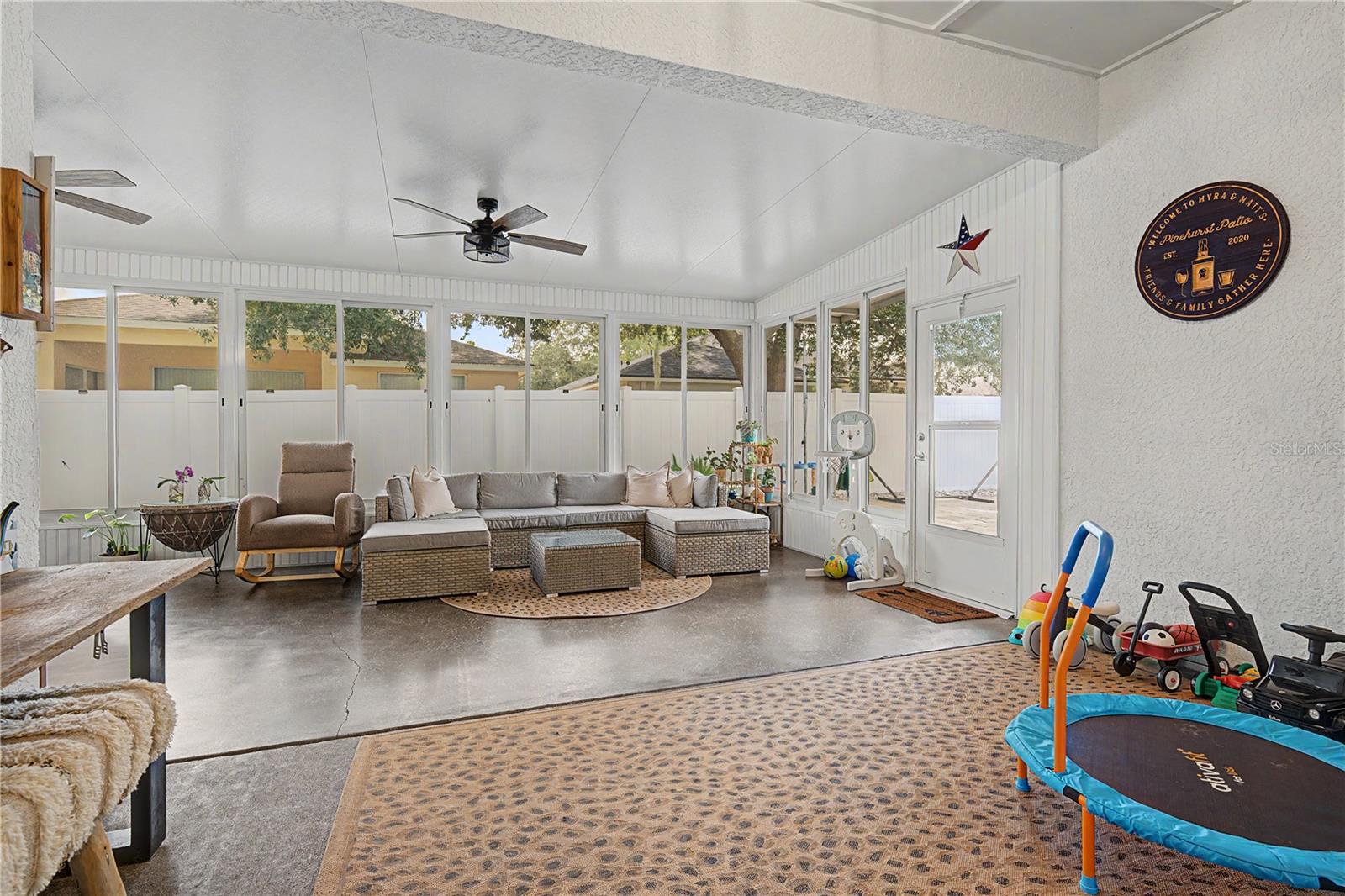 Great multifunctional space overlooking backyard