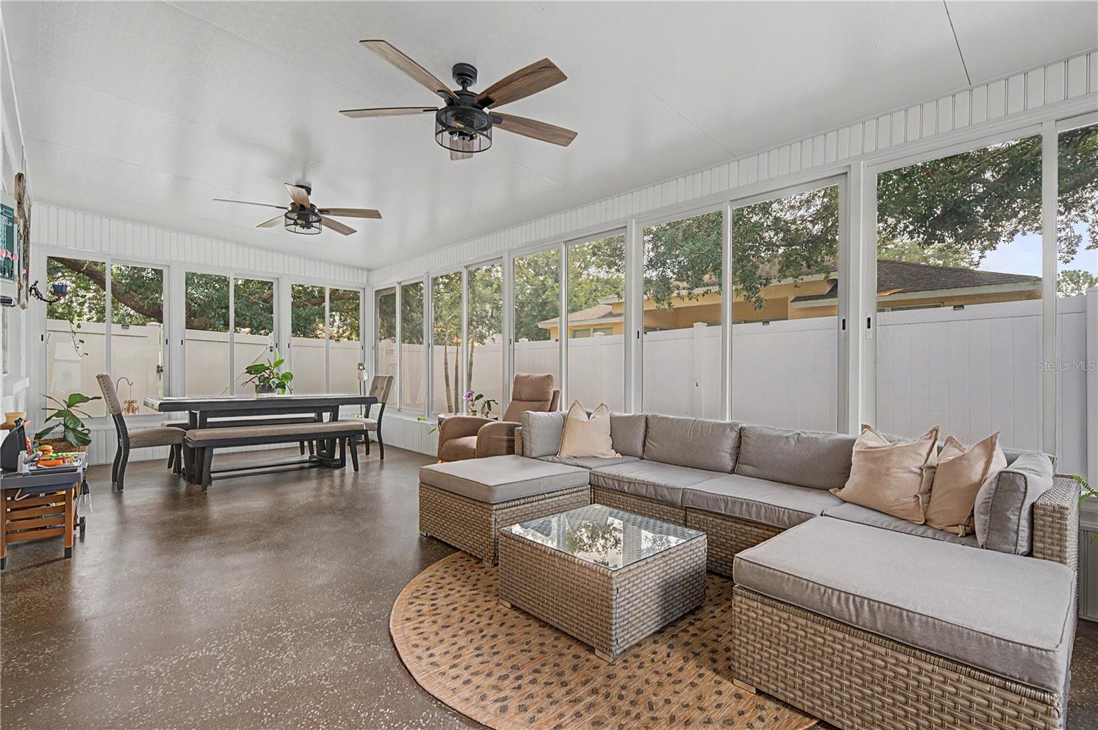 HUGE enclosed lanai to extend your play/relaxing/entertaining space!