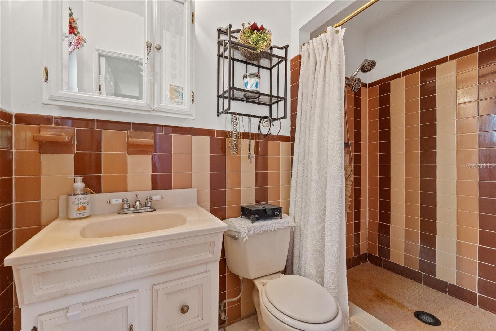 Primary en-suite