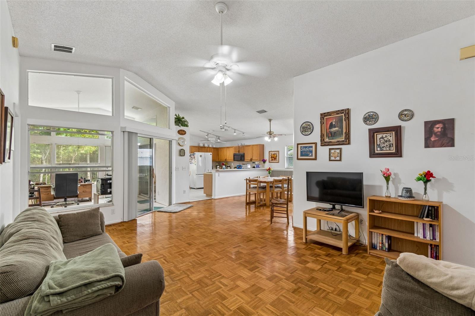 TB8530108