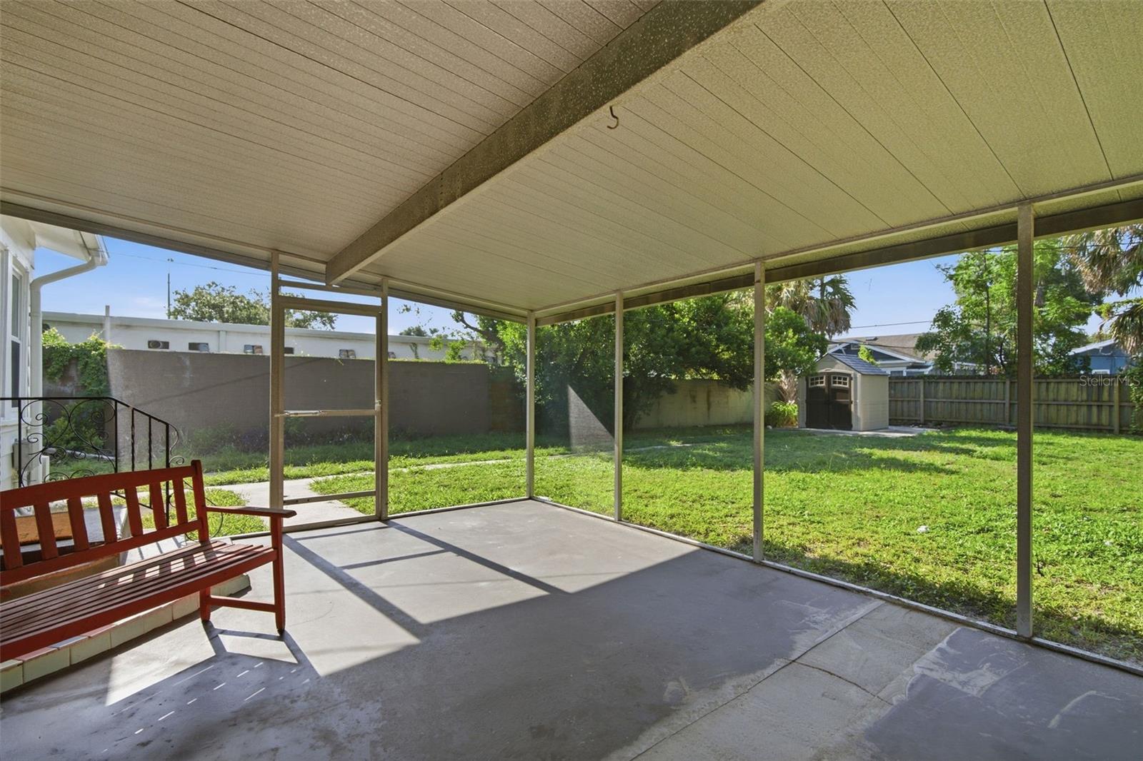 Large Screened in Back Lanai