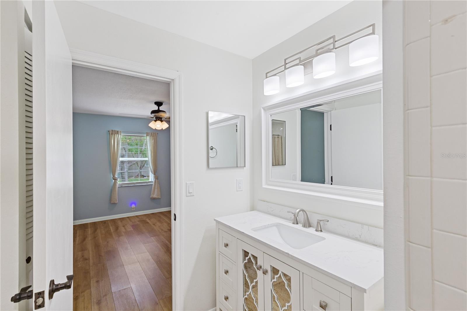 Primary bedroom en suite
